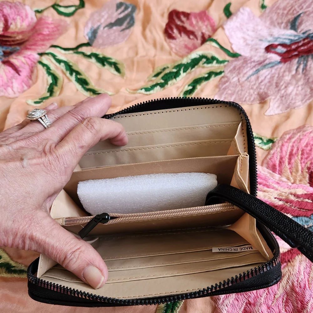 NEW Yves Saint Laurent Black Quilted Shoulder Bag - Picture 7 of 7